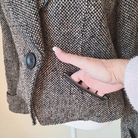 CAbi Tweed Moto Jacket Size 8 Wool Blend #638 Lined Zipper Pockets One Button - Picture 7 of 16
